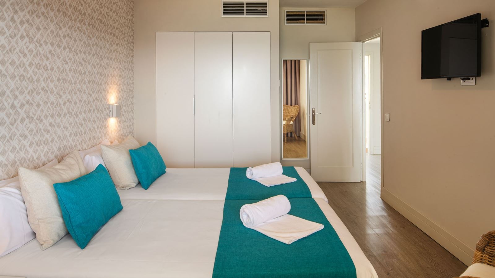 rooms-double-bedroom-standard-balcony-or-terrace