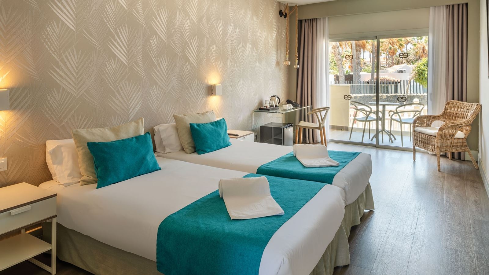 rooms-double-bedroom-standard-balcony-or-terrace