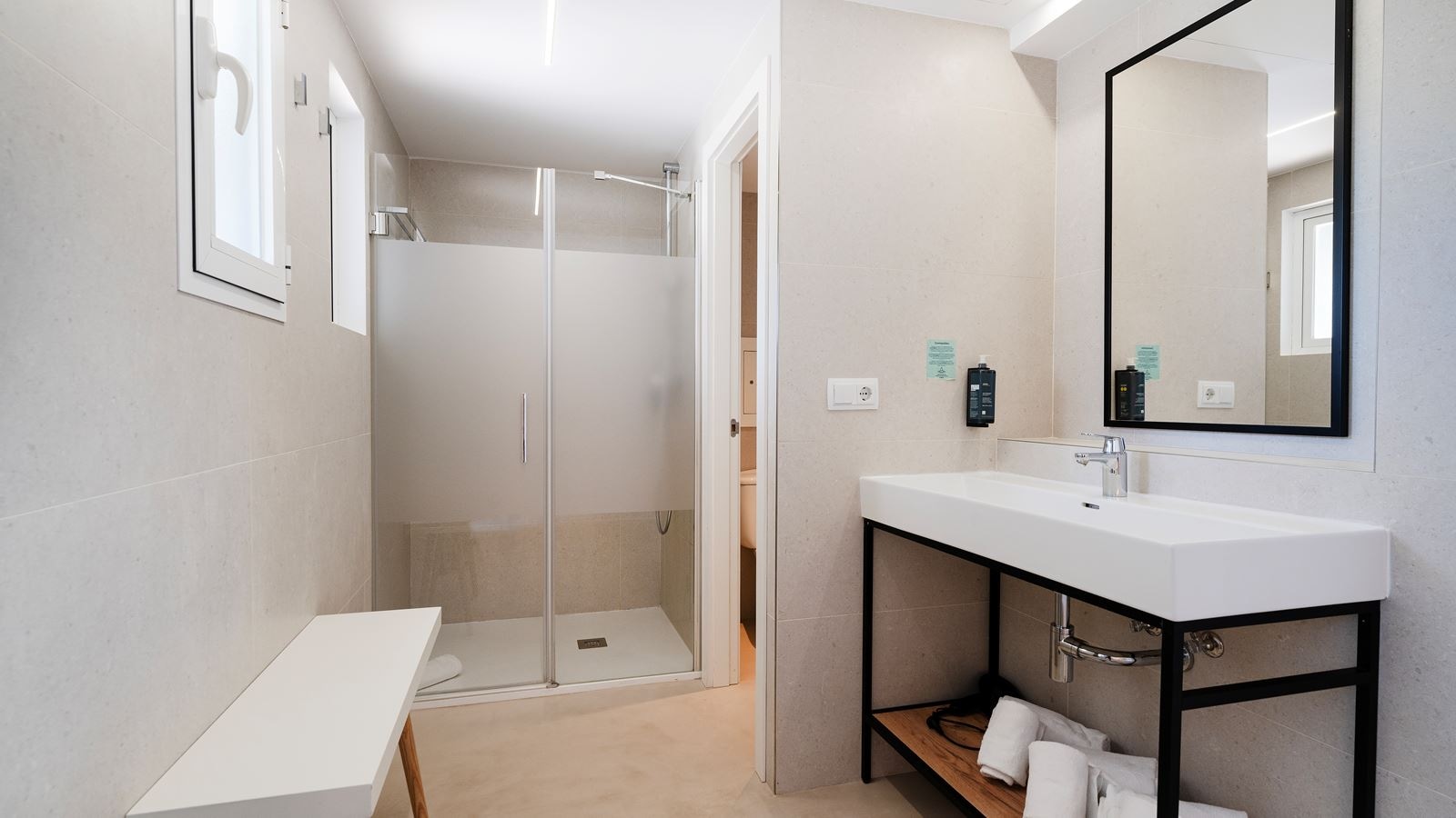 rooms-fa-family-room-balcony-or-terrace