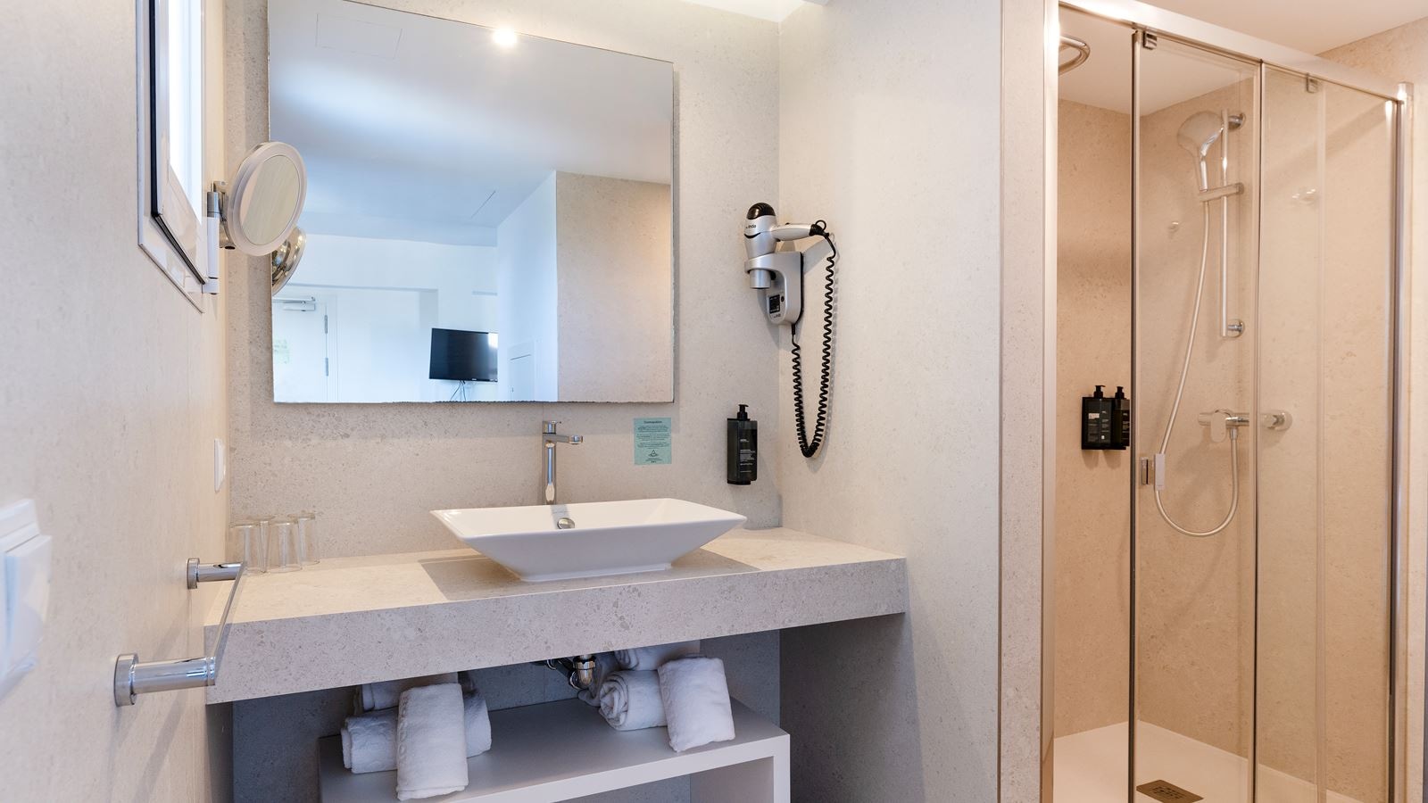 rooms-fa-family-room-balcony-or-terrace