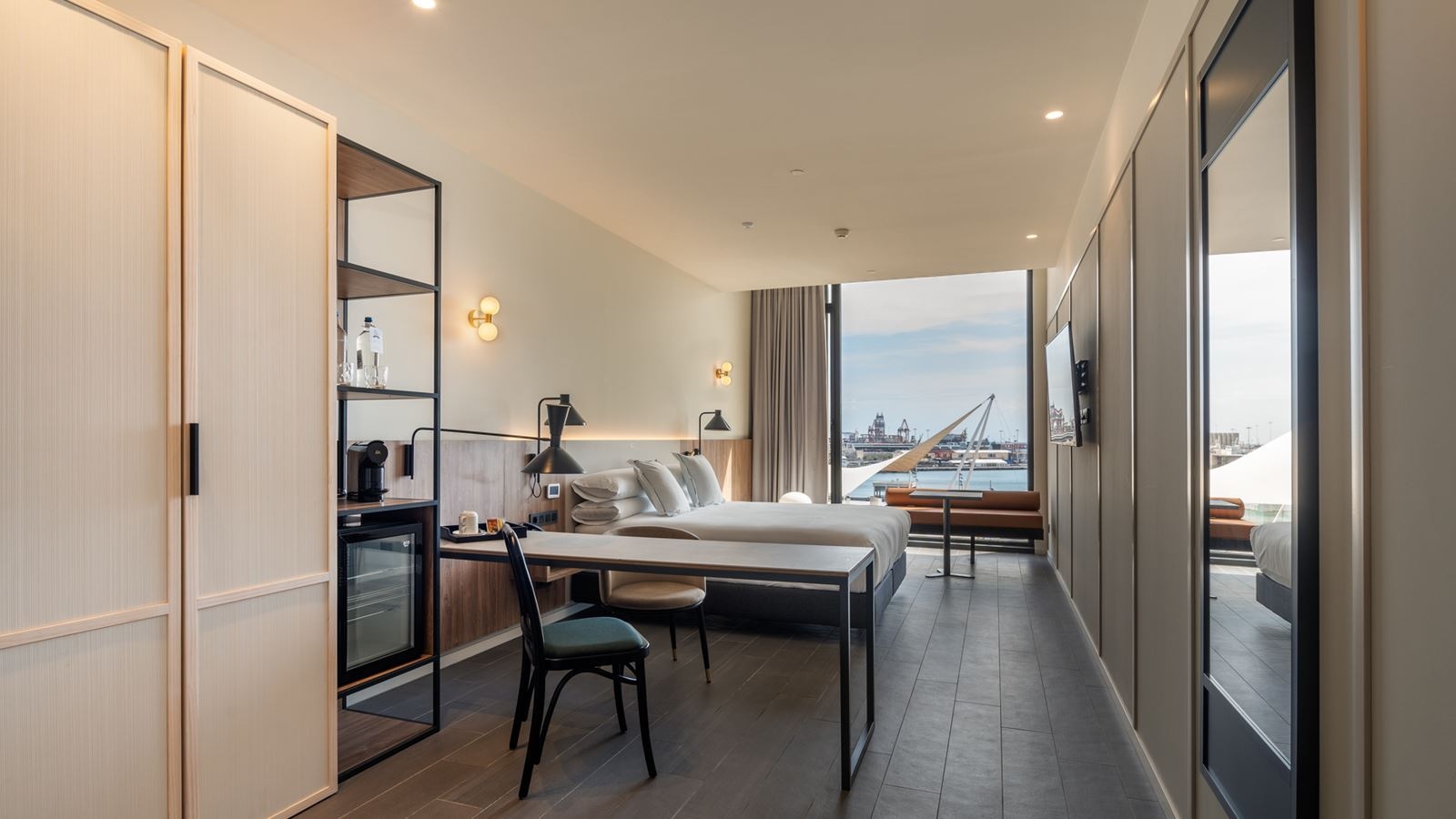 rooms-double-deluxe-superior-sea-view--dxsv