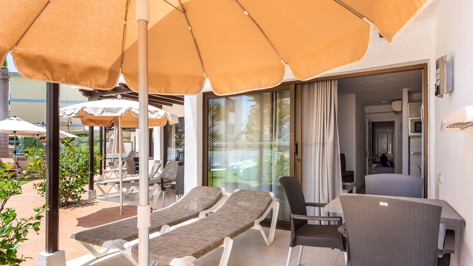 rooms-1-bedroom-apartment-with-terrace