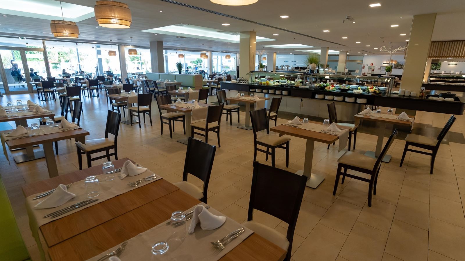 restaurants-restaurant