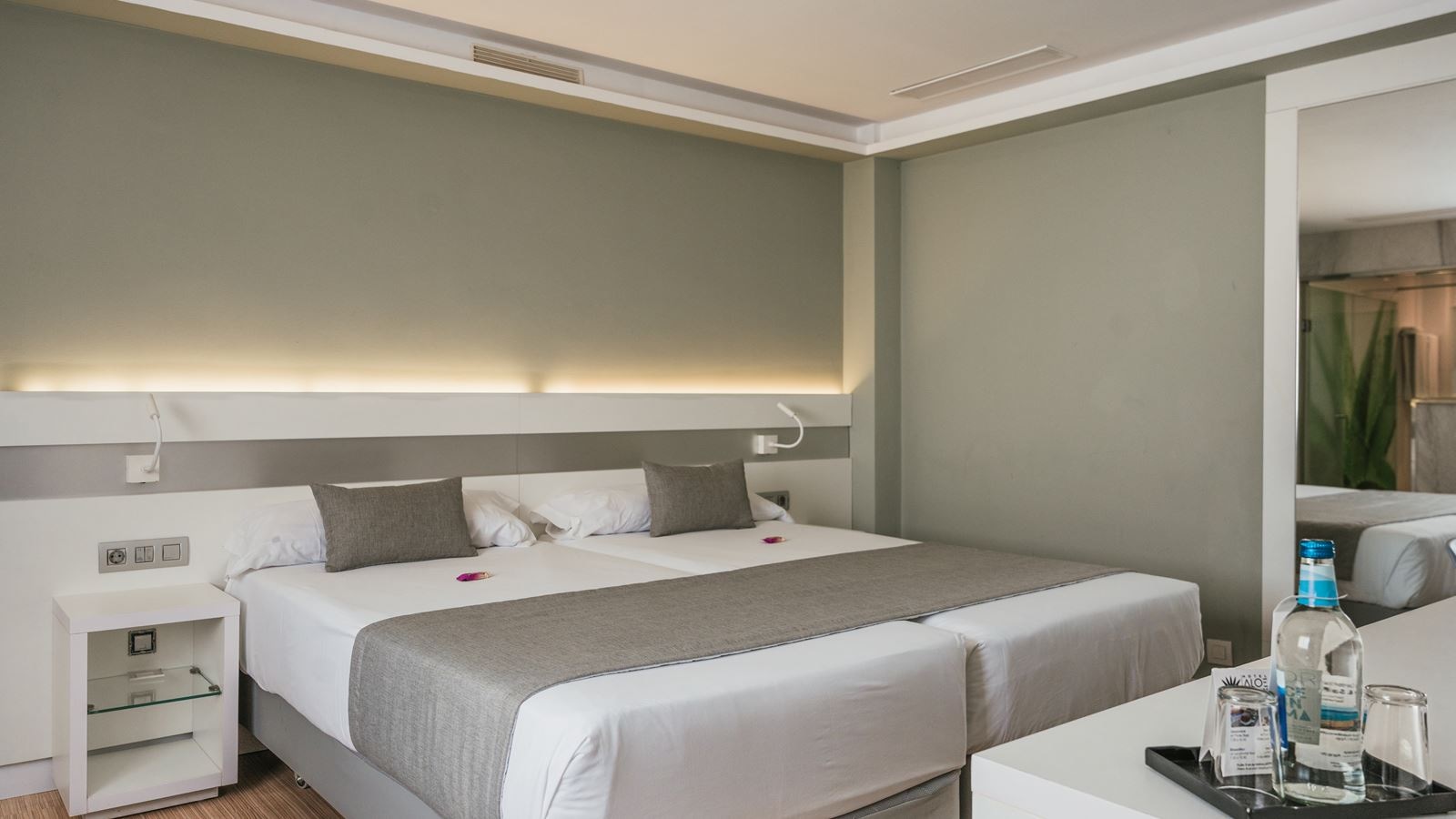 rooms-double-exterior-room-with-balcony