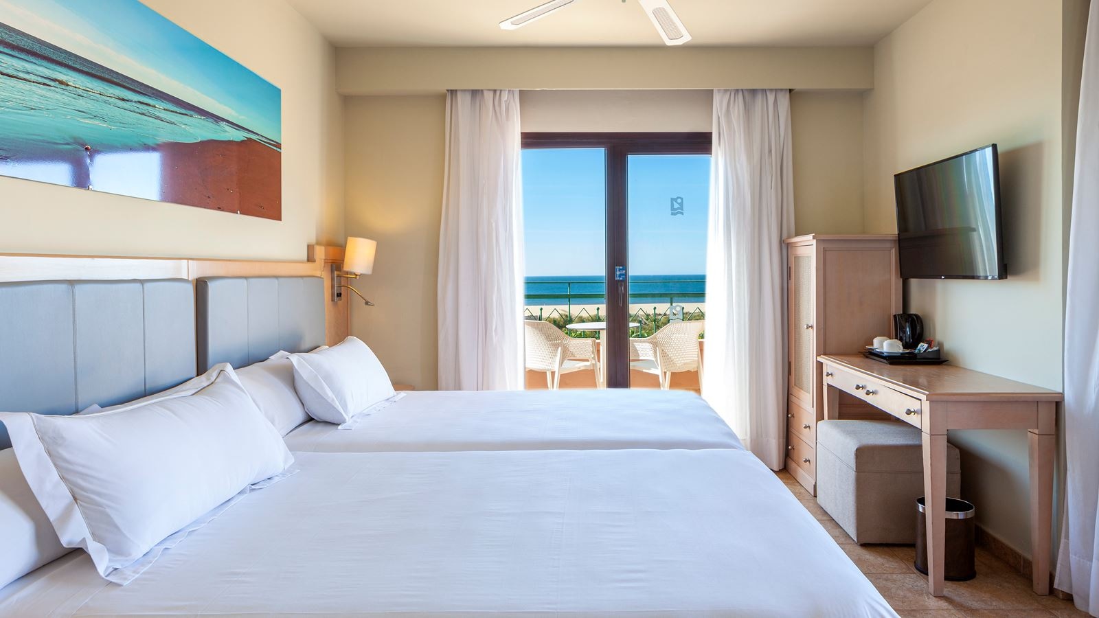 rooms-double-superior-front-sea-view