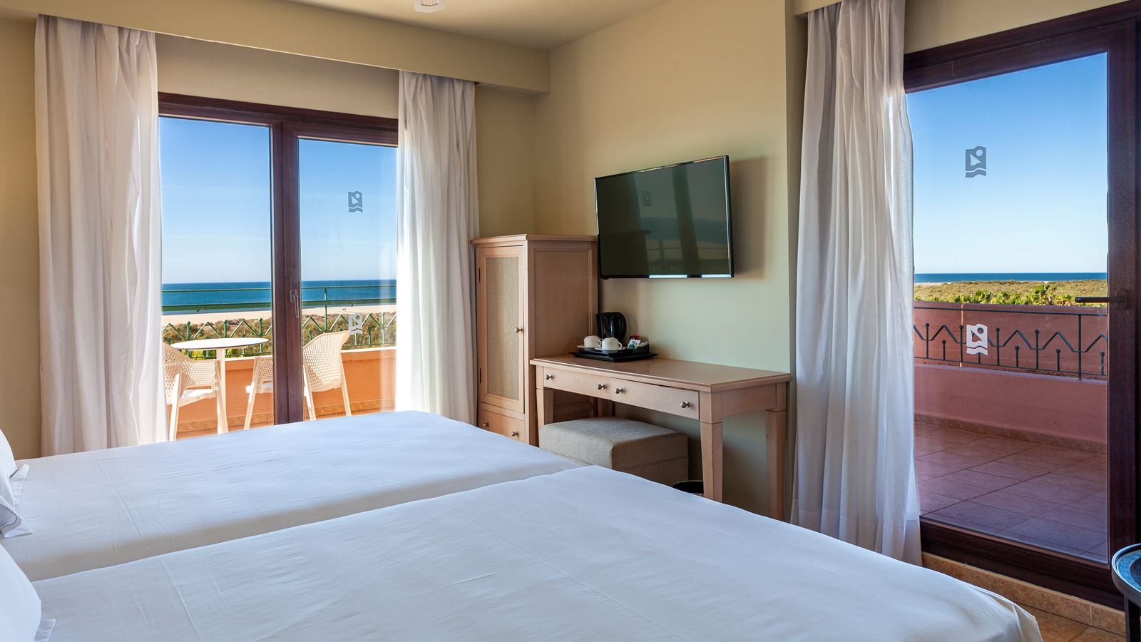 rooms-double-superior-front-sea-view