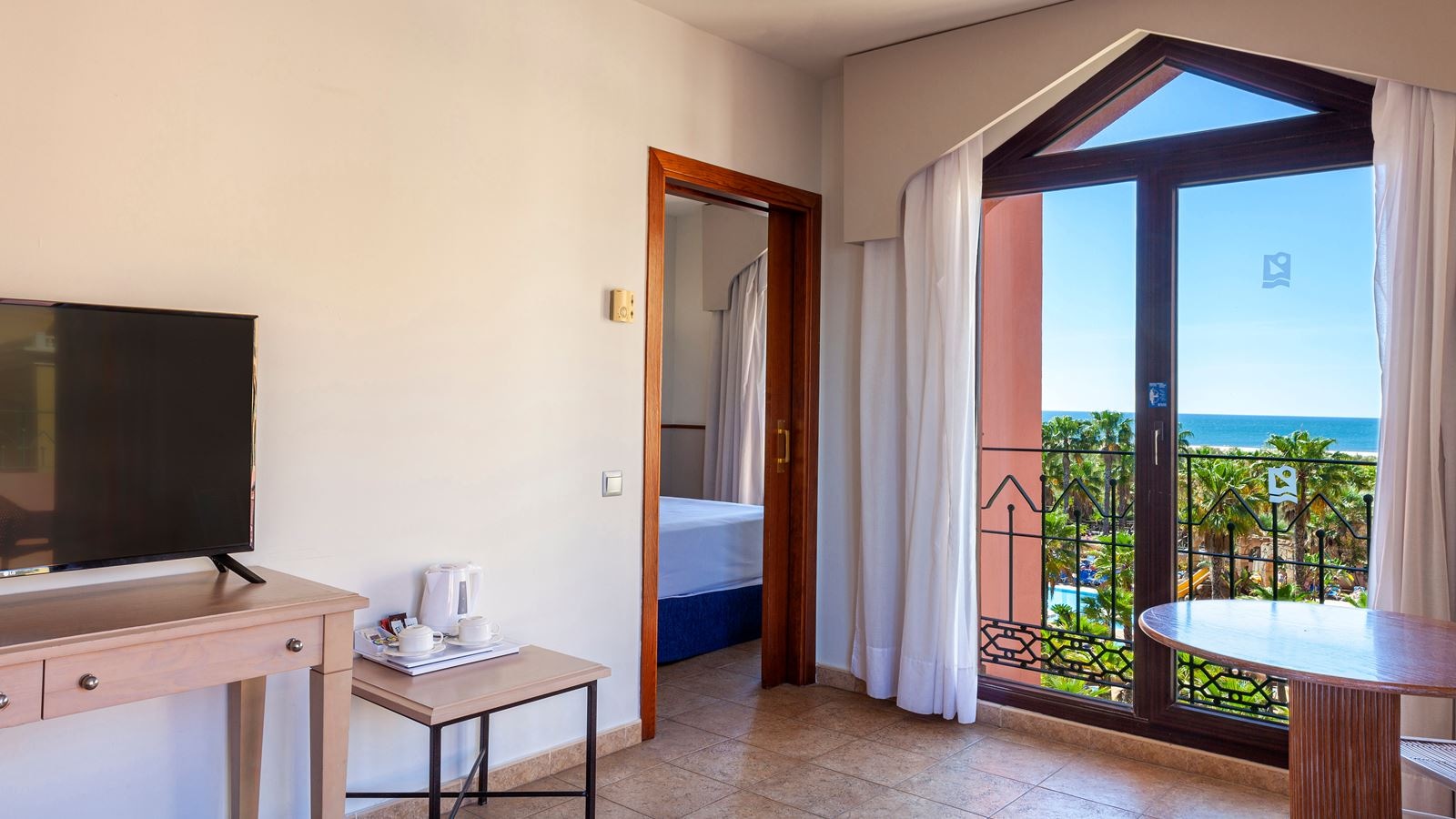 rooms-1-bedroom-superior-front-sea-view-apartment