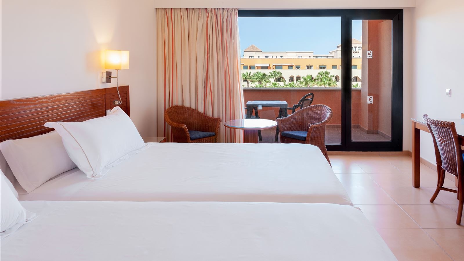 rooms-double-superior-lateral-sea-view