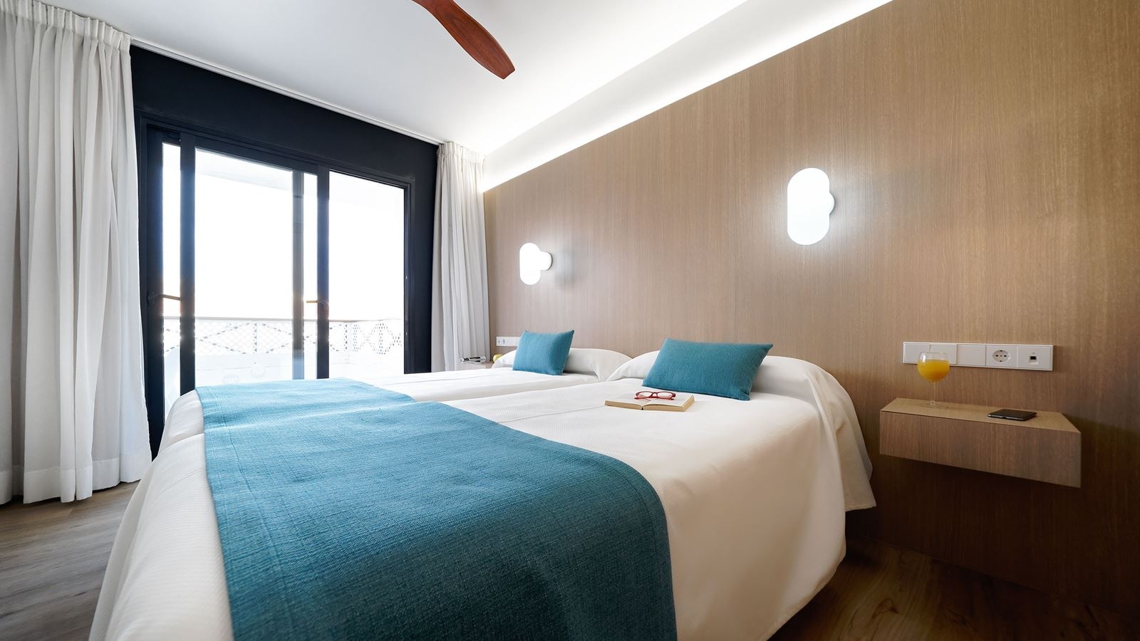 rooms-apartment-1-bedroom-poolview