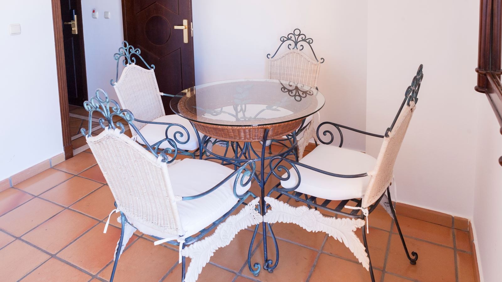 rooms-double-room-balcony-or-terrace