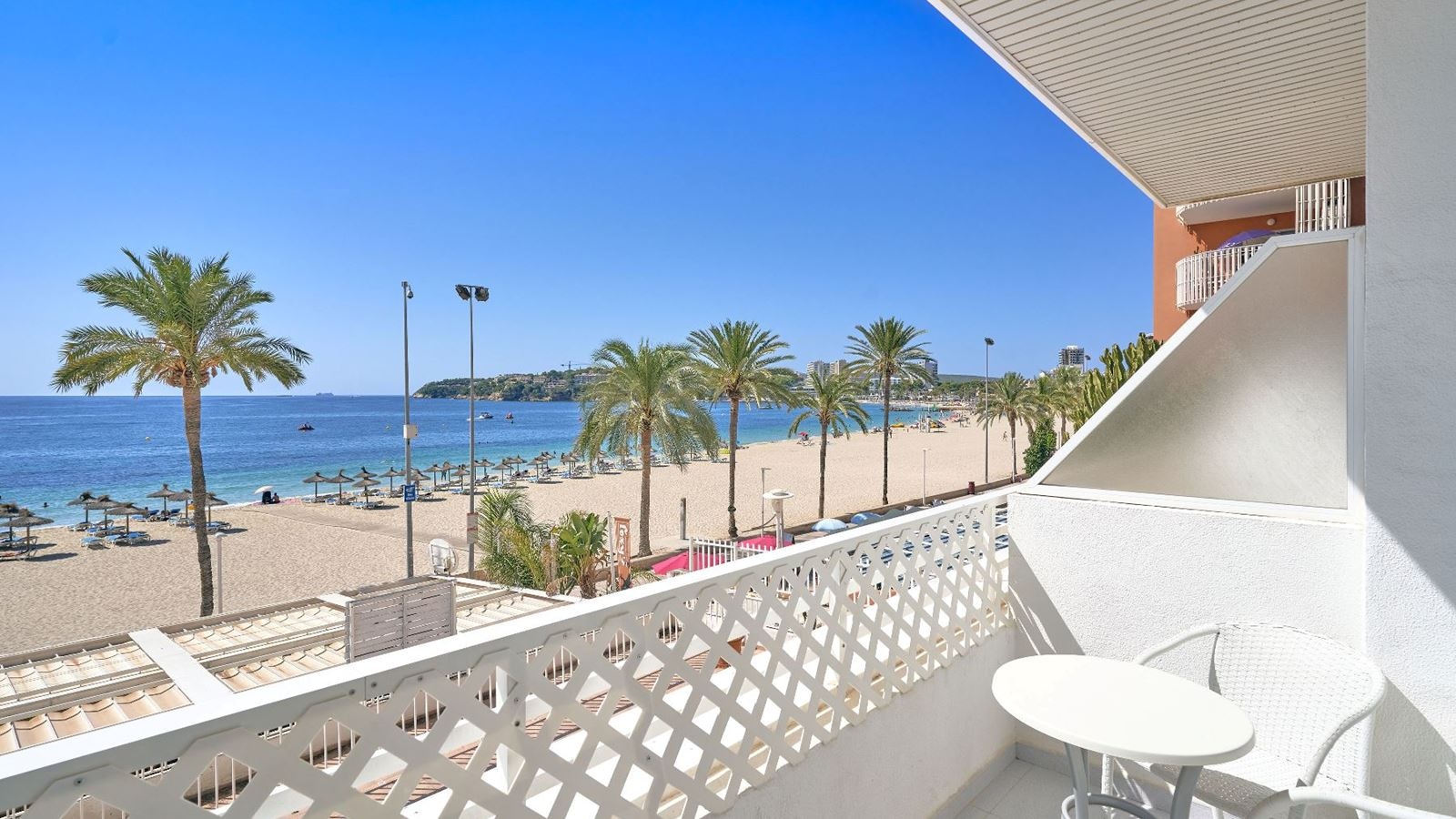 rooms-standard-sea-view-bath-or-tube-and-balcony-or-terrace