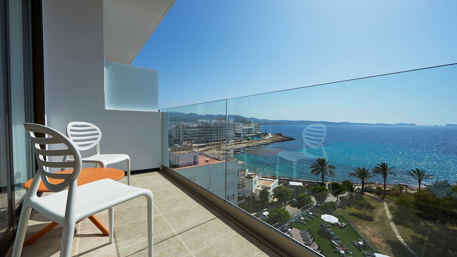 rooms-dv-db-tween-room-sea-view-with-balcony
