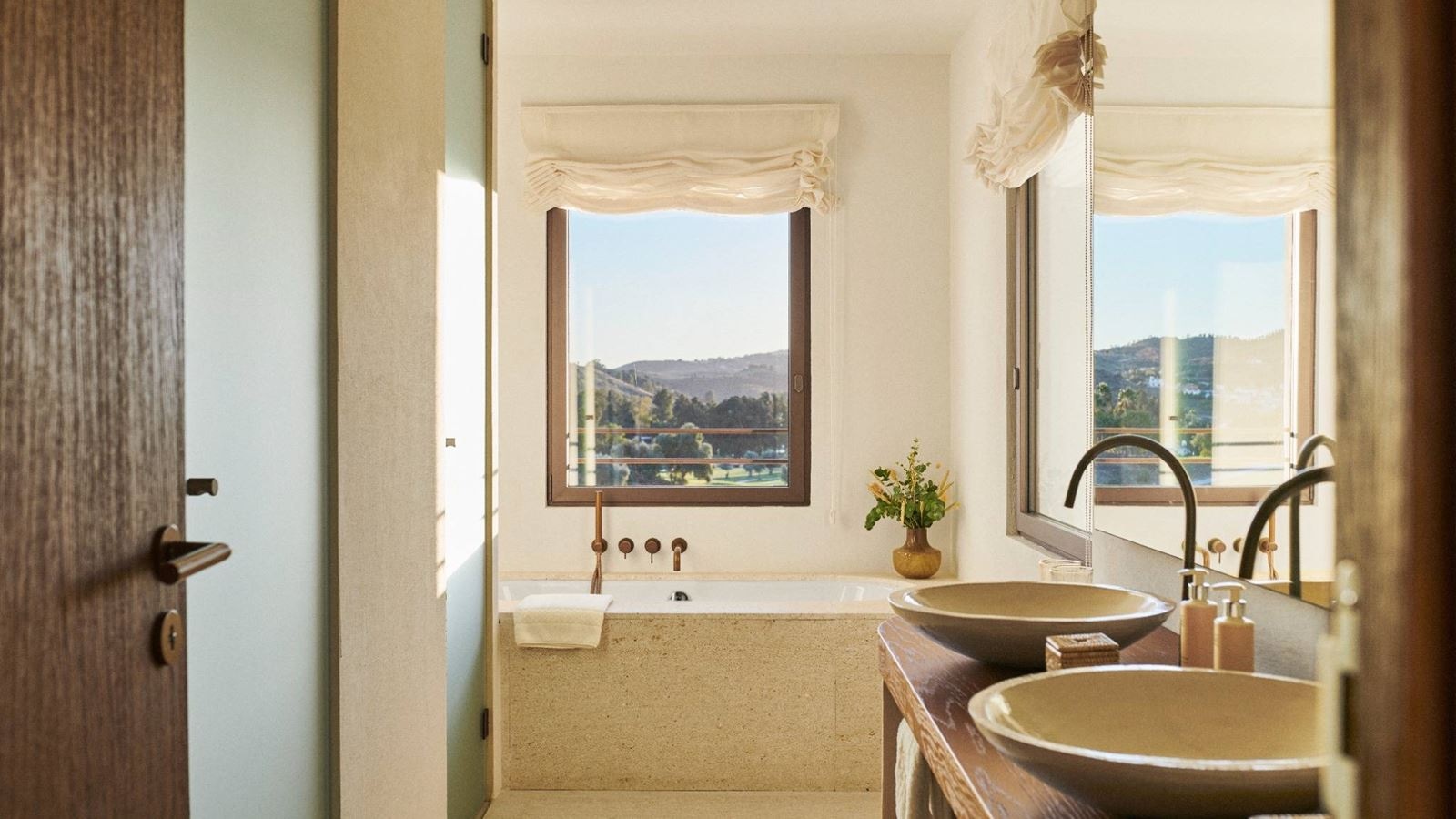 rooms-junior-suite-golf-view-room