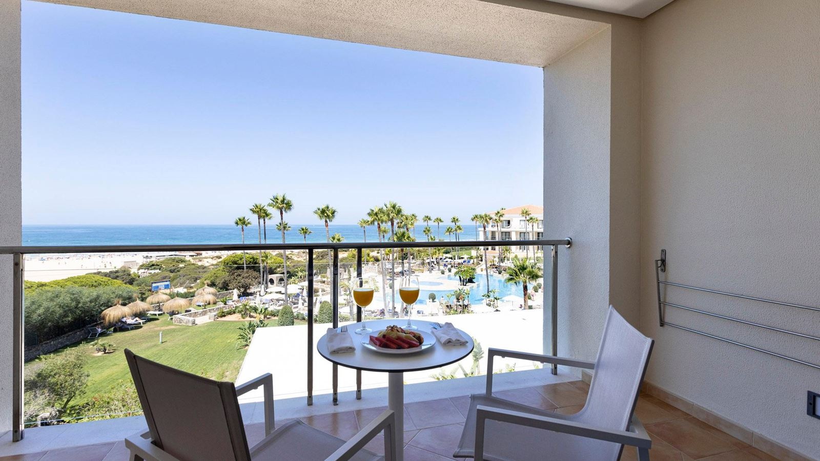 rooms-junior-suite-side-sea-view