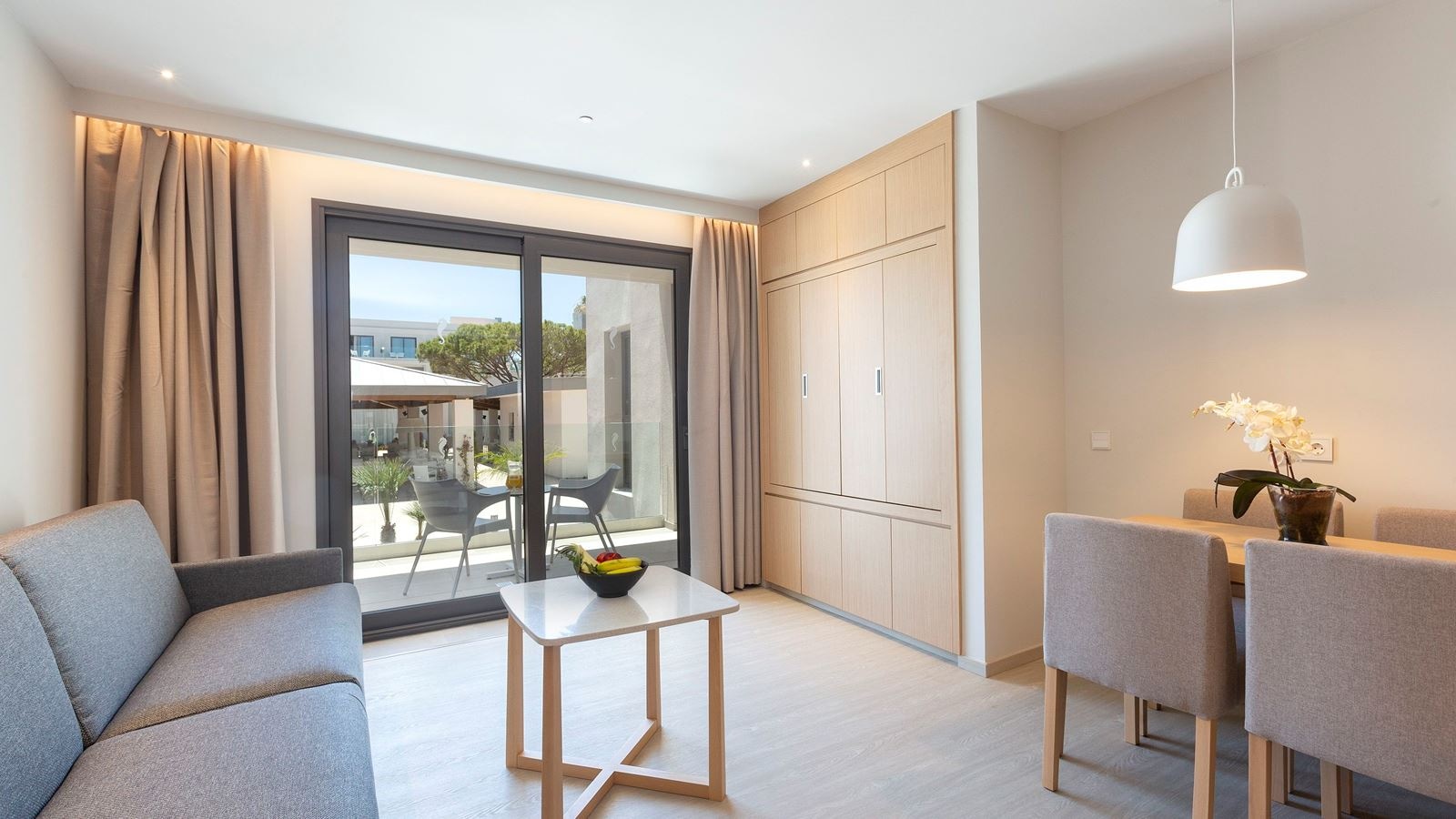 rooms-family-room-with-kitchen