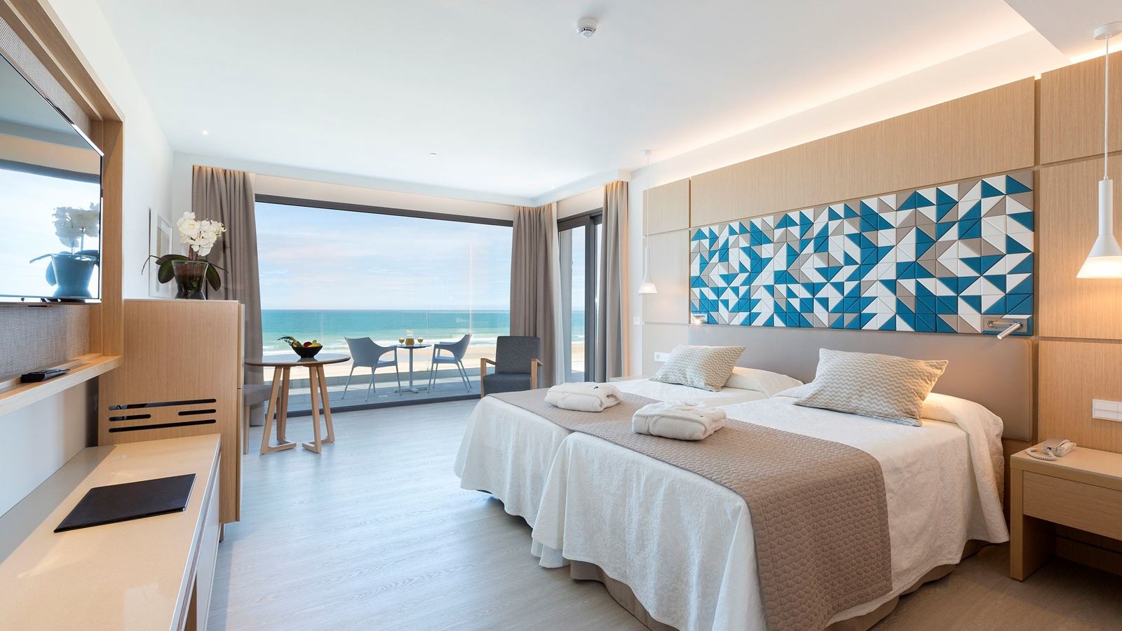 rooms-junior-suite-frontal-sea-view