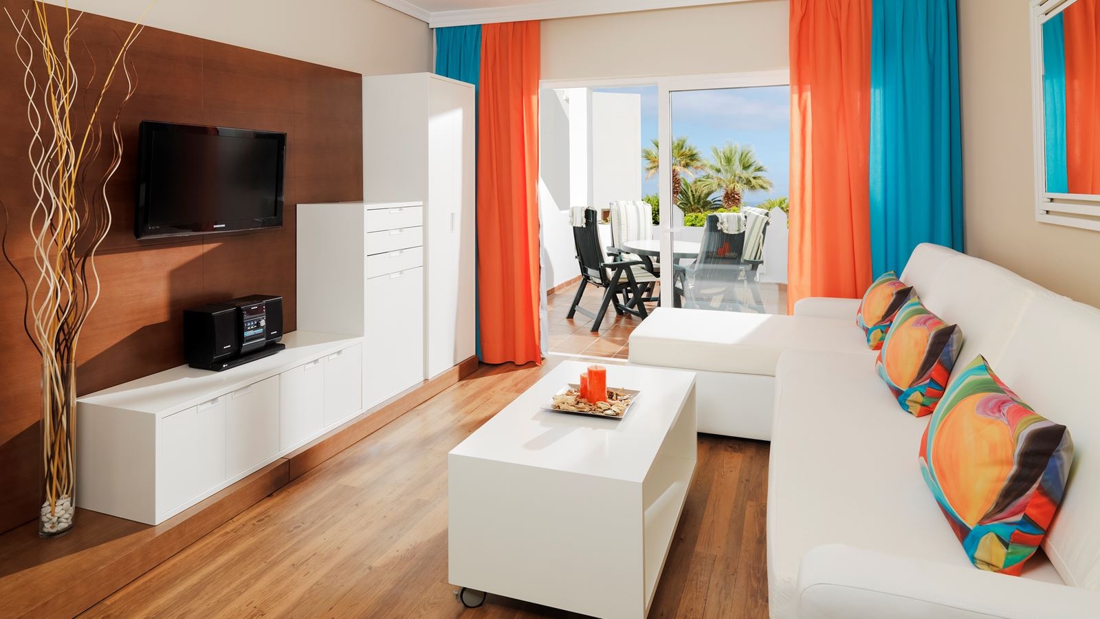 rooms-studio-pool-or-sea-view-with-balcony