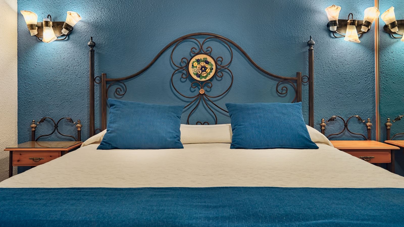 rooms-1-bedroom-apartment-pool-or-sea-with-terrace