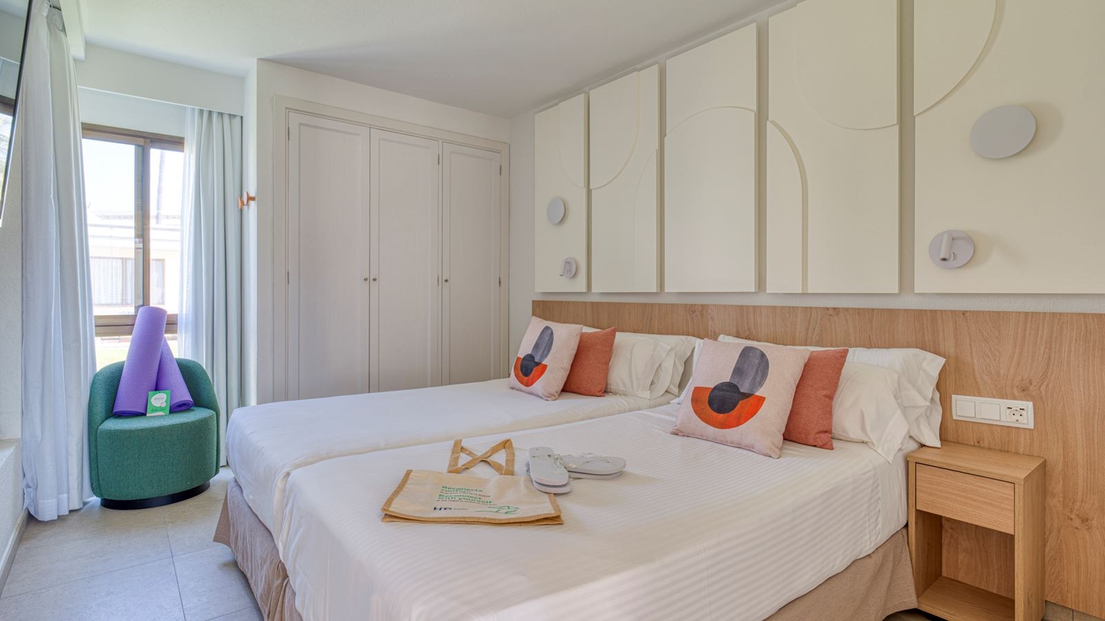 rooms-superior-suite-emblem-with-terrace--susue