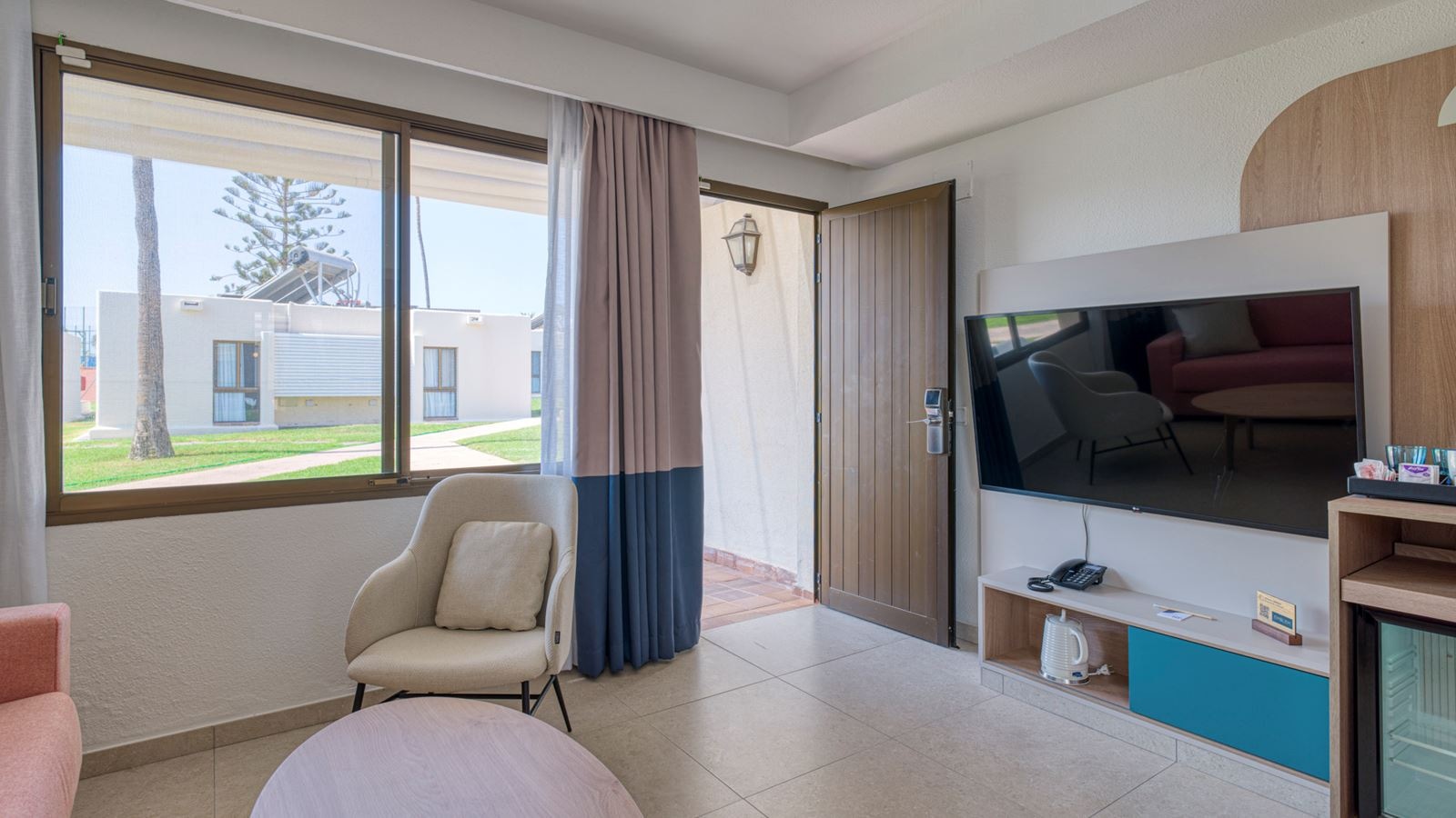 rooms-superior-suite-emblem-with-terrace--susue