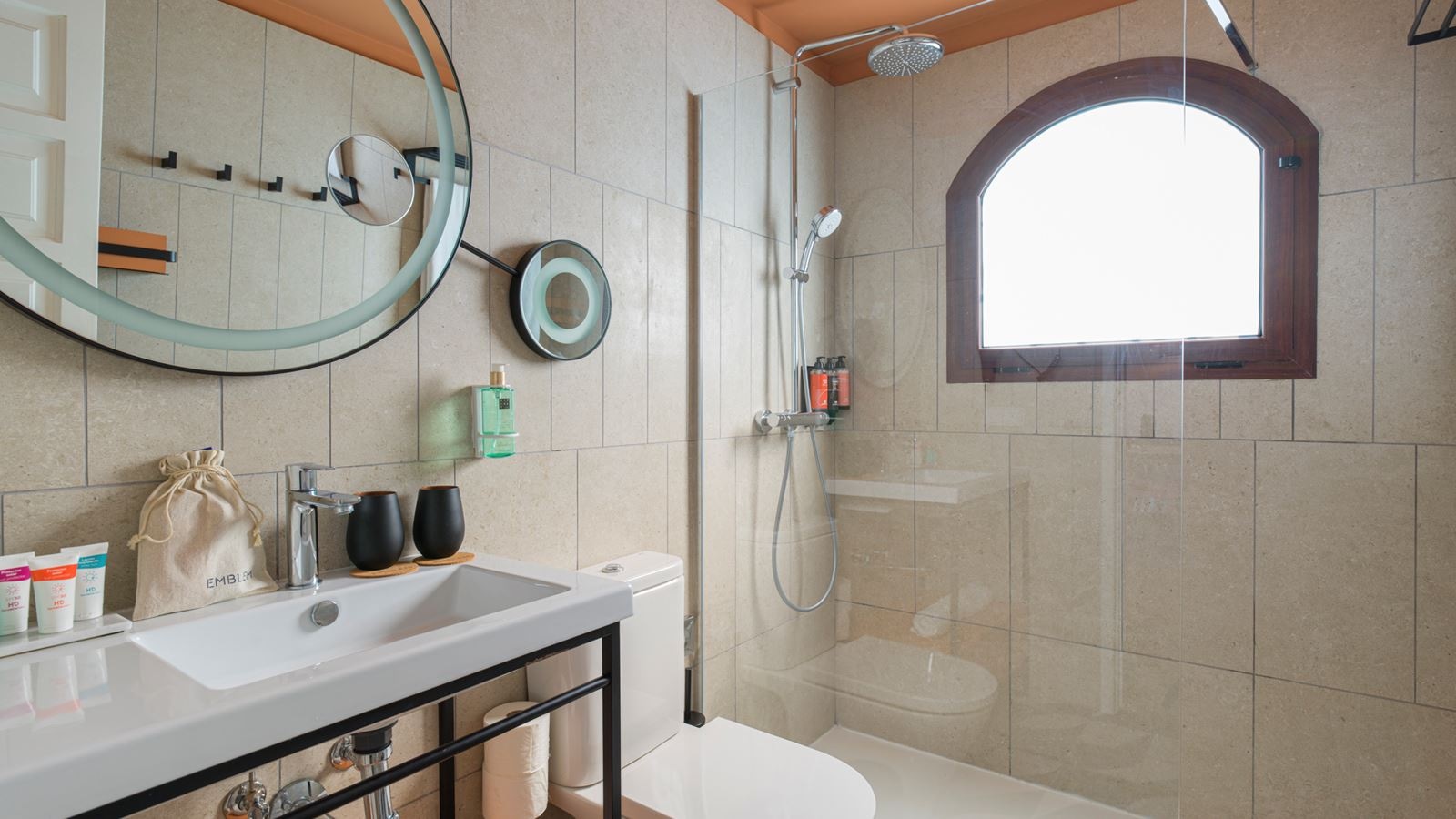 rooms-premier-suite-emblem-1-bedroom-with-terrace--sue1