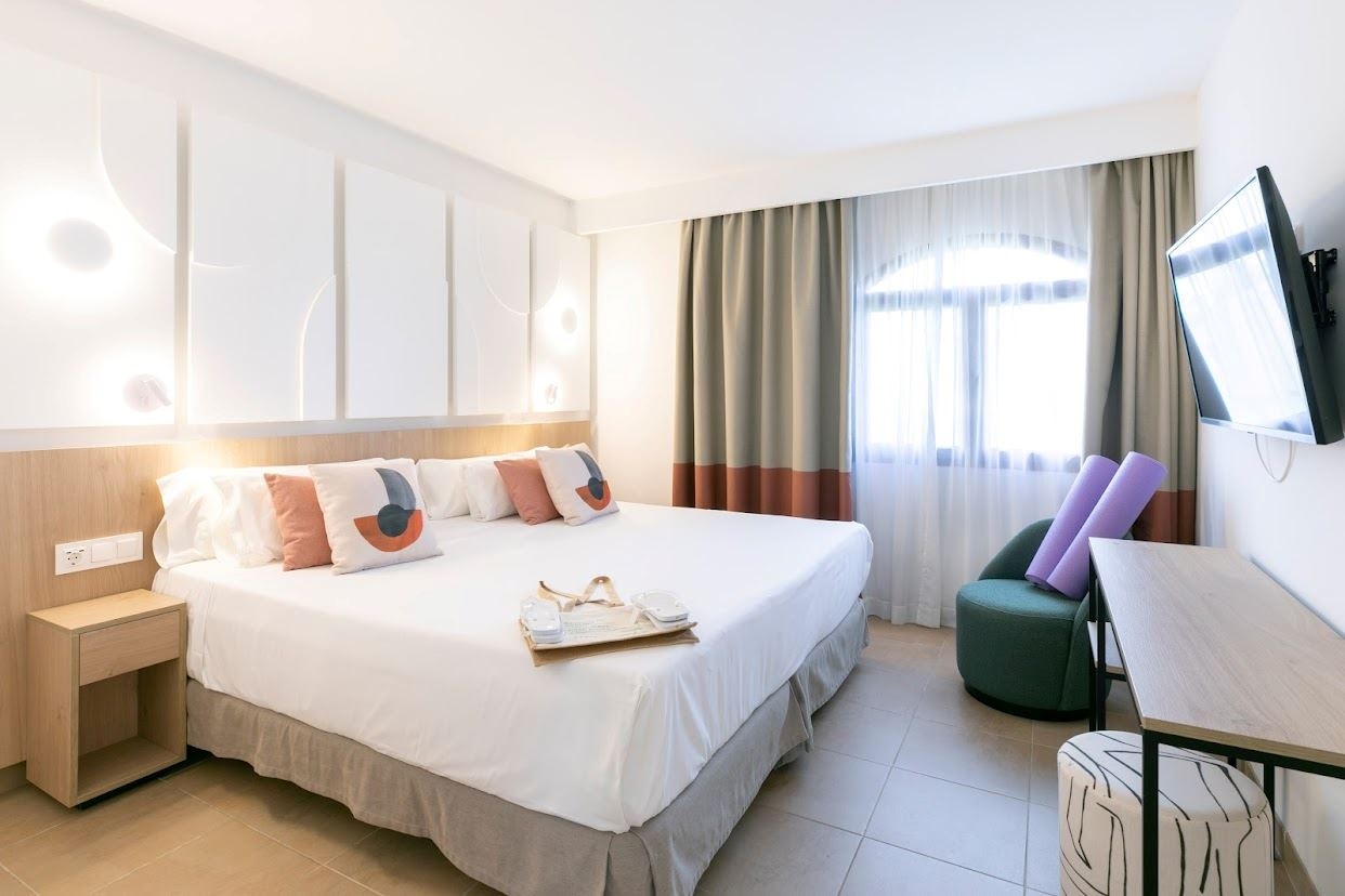 rooms-premier-suite-emblem-1-bedroom-with-terrace--sue1