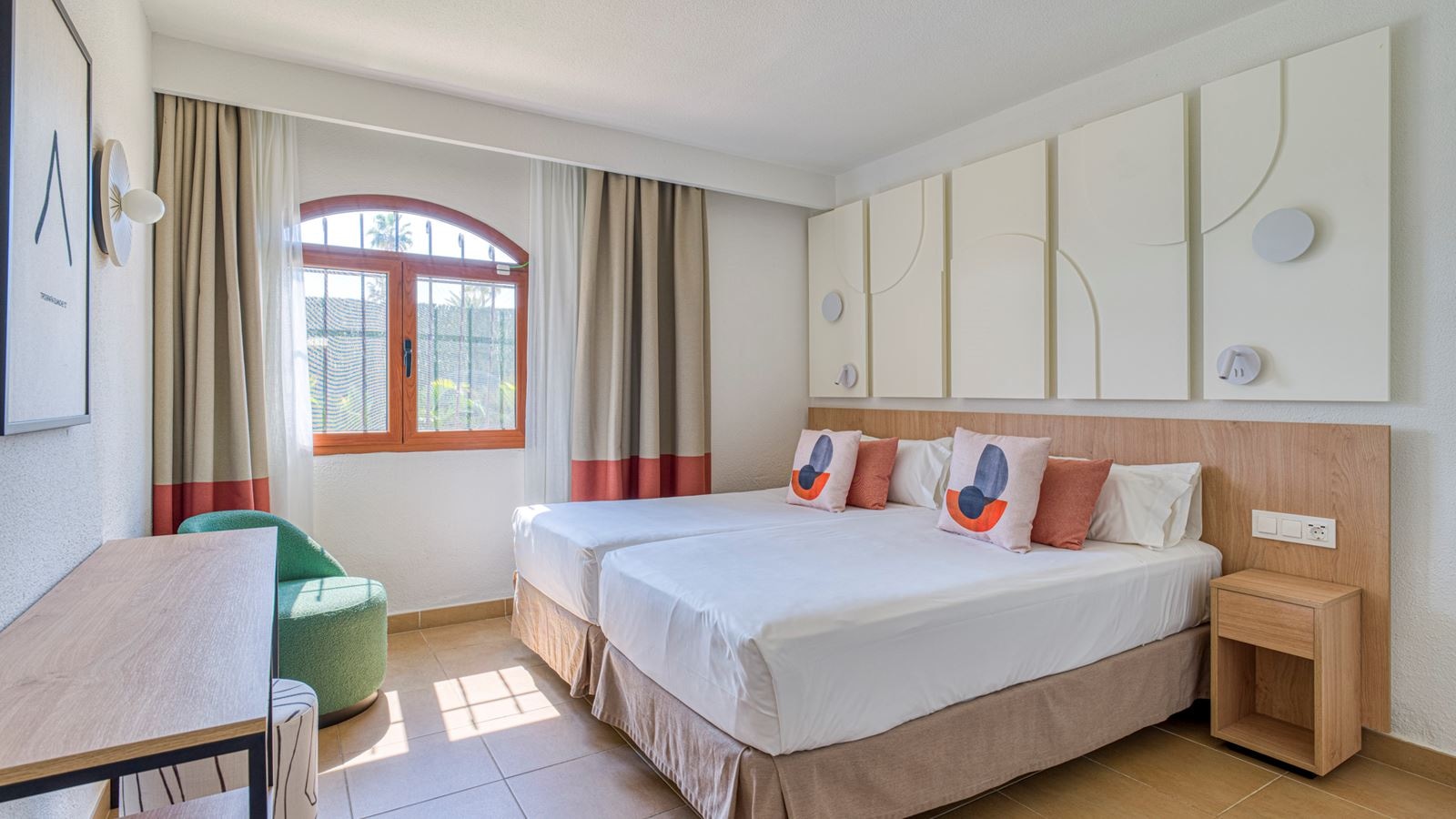 rooms-family-kid-suite-2-bedrooms-with-terrace--ks