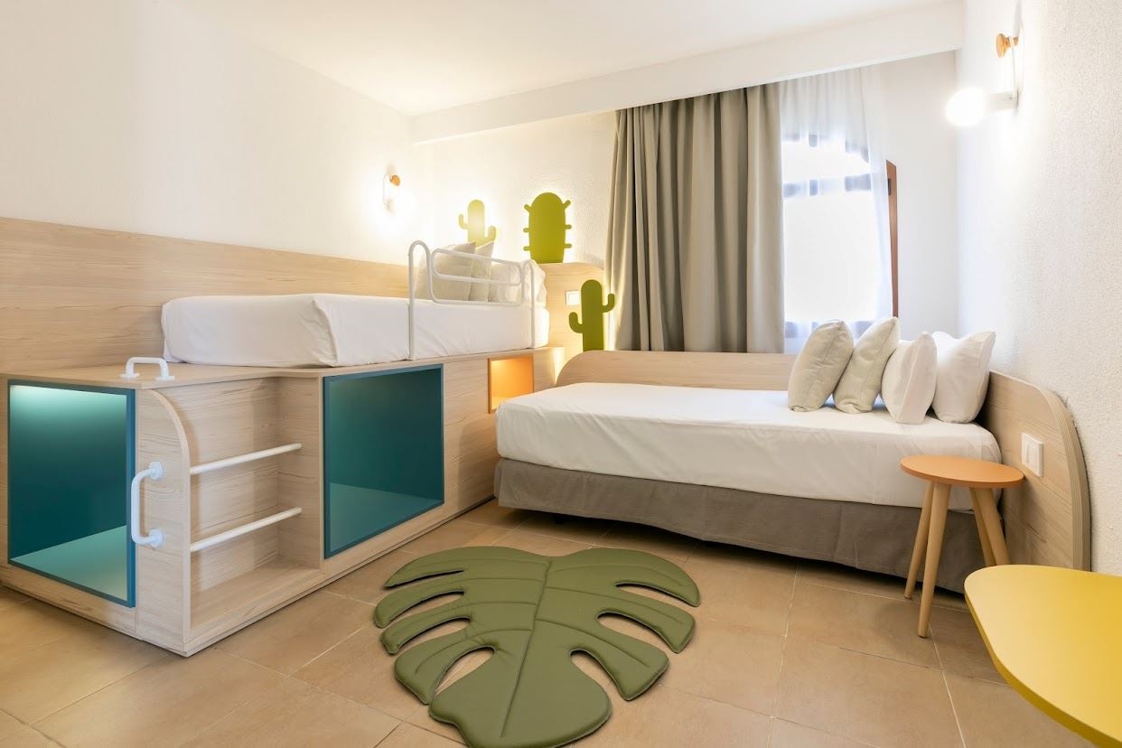 rooms-family-kid-suite-2-bedrooms-with-terrace--ks