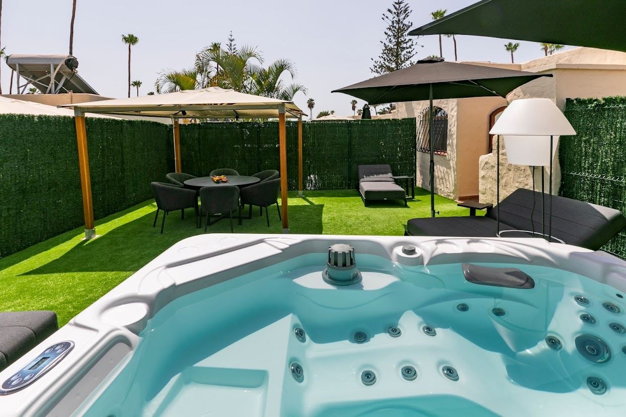 rooms-family-villa-emblem-2-bedrooms-with-terrace--v2