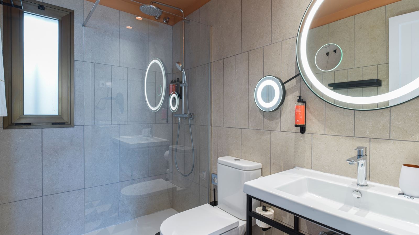 rooms-family-kid-suite-2-bedrooms-with-terrace--ks