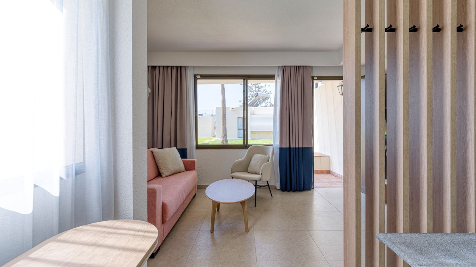 rooms-superior-suite-emblem-with-terrace--susue