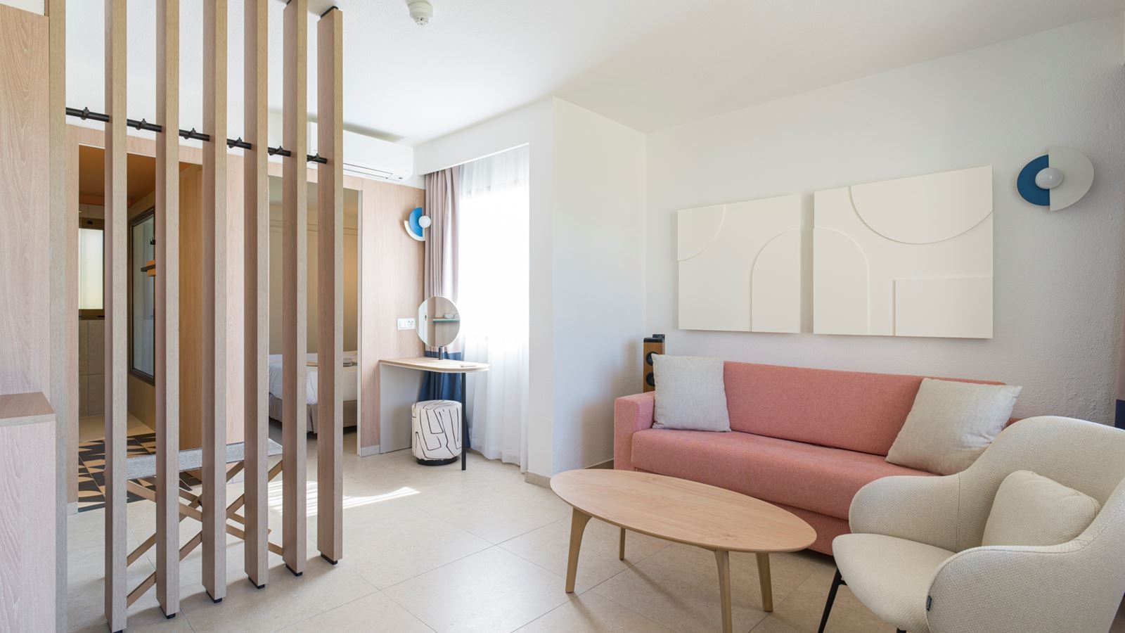 rooms-superior-suite-emblem-with-terrace--susue