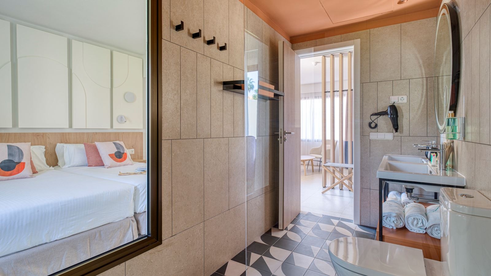 rooms-superior-suite-emblem-with-terrace--susue