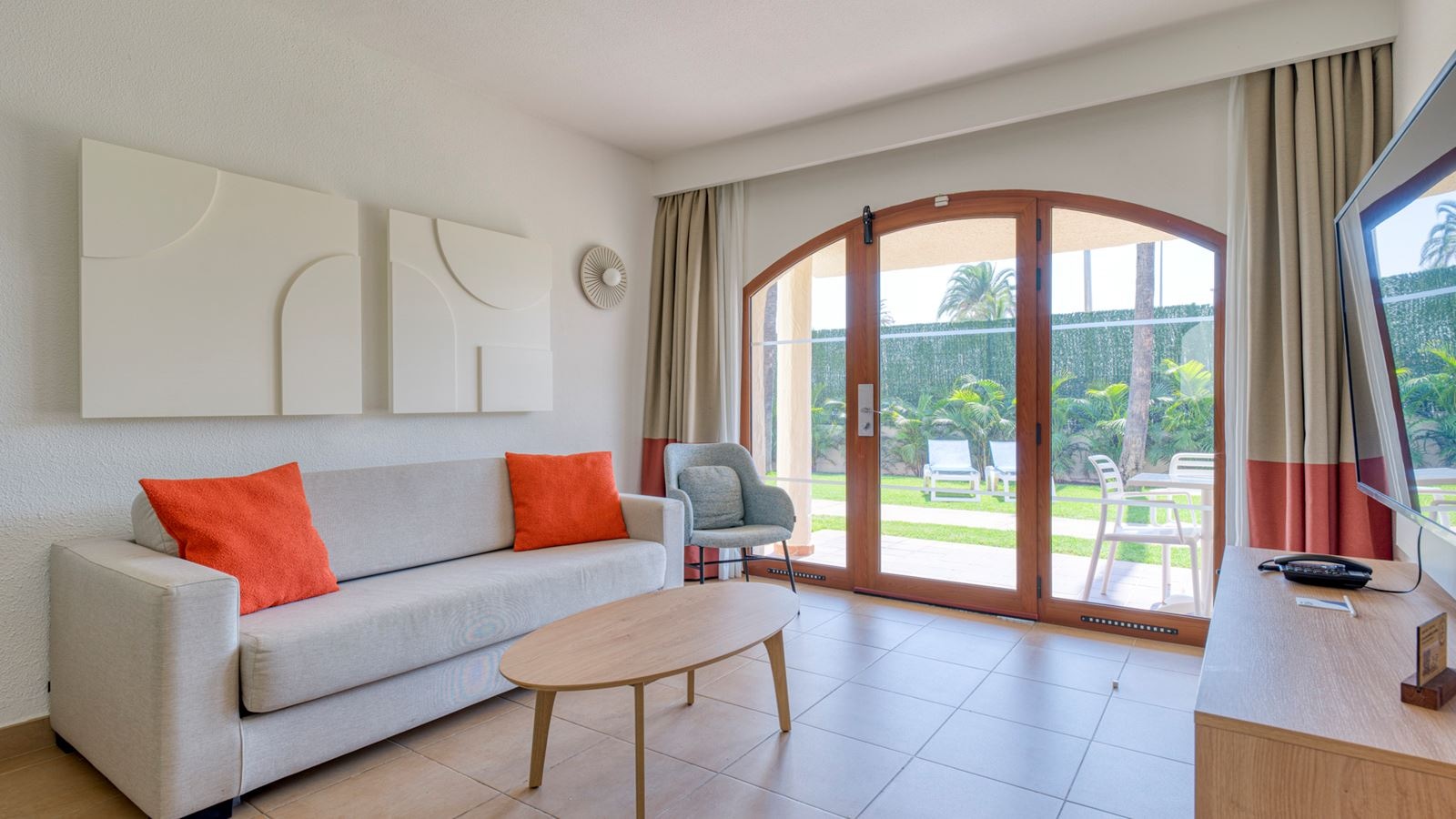 rooms-family-suite-2-bedrooms-with-terrace--pre2