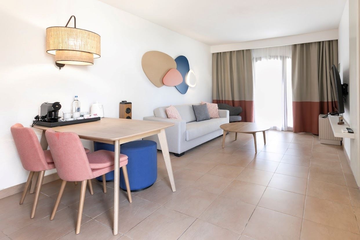 rooms-family-suite-emblem-2-bedrooms-with-terrace--sue2