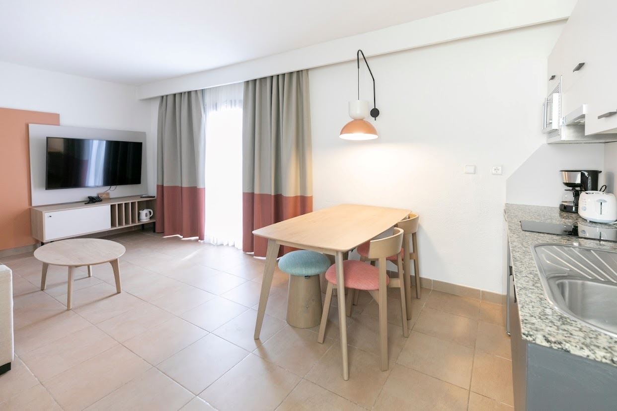 rooms-family-kid-suite-2-bedrooms-with-terrace--ks