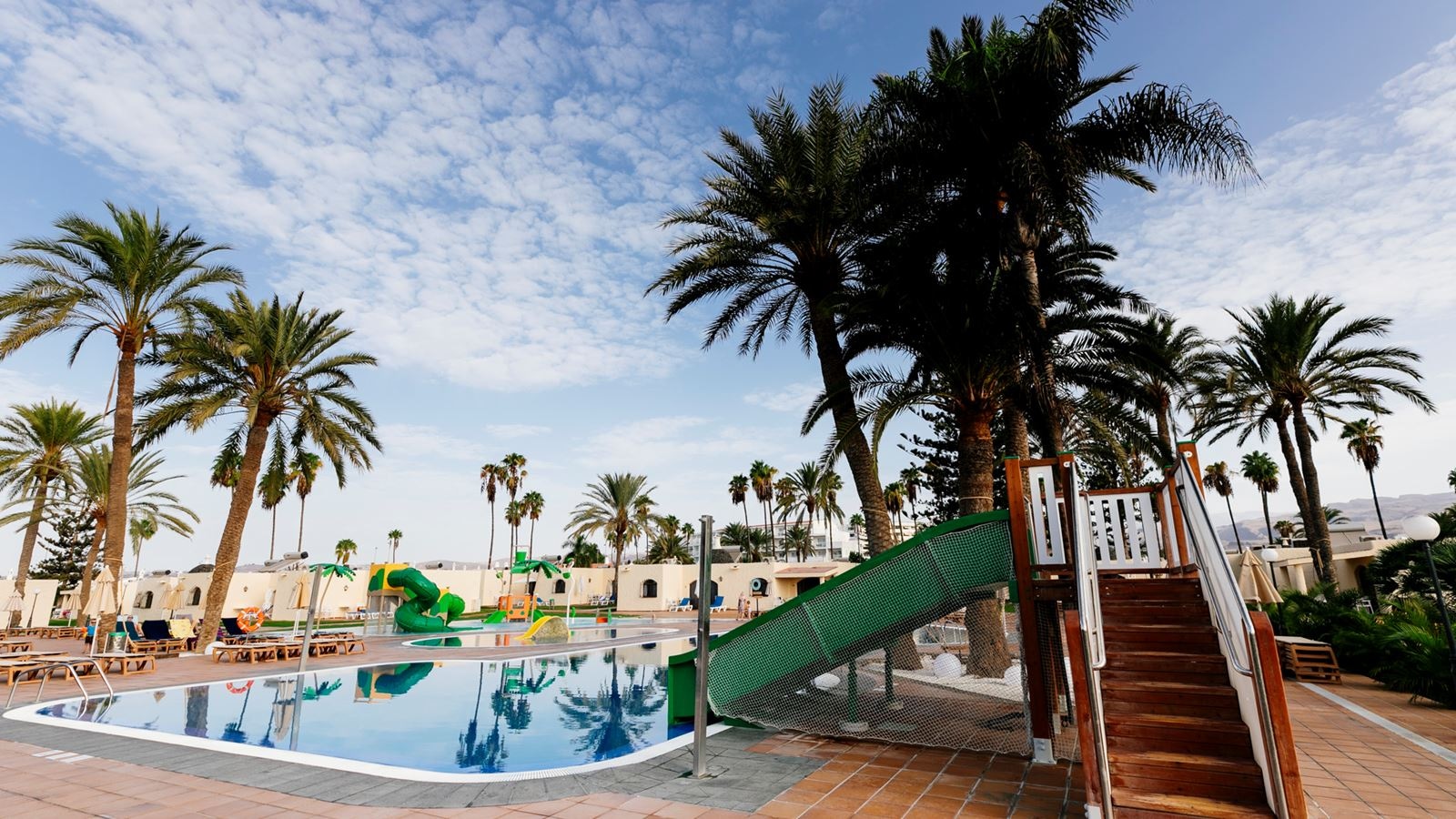 pools-outdoor-childrens-pool