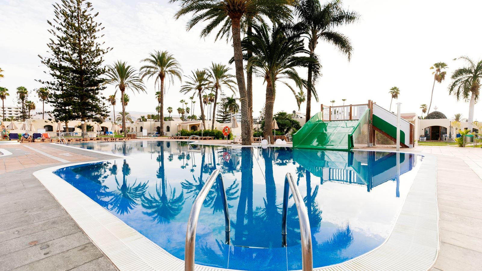 pools-outdoor-childrens-pool