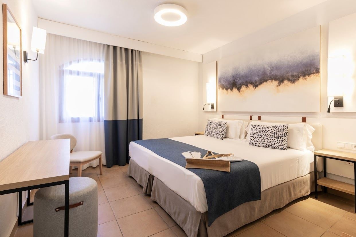 rooms-premier-suite-emblem-1-bedroom-with-terrace--sue1