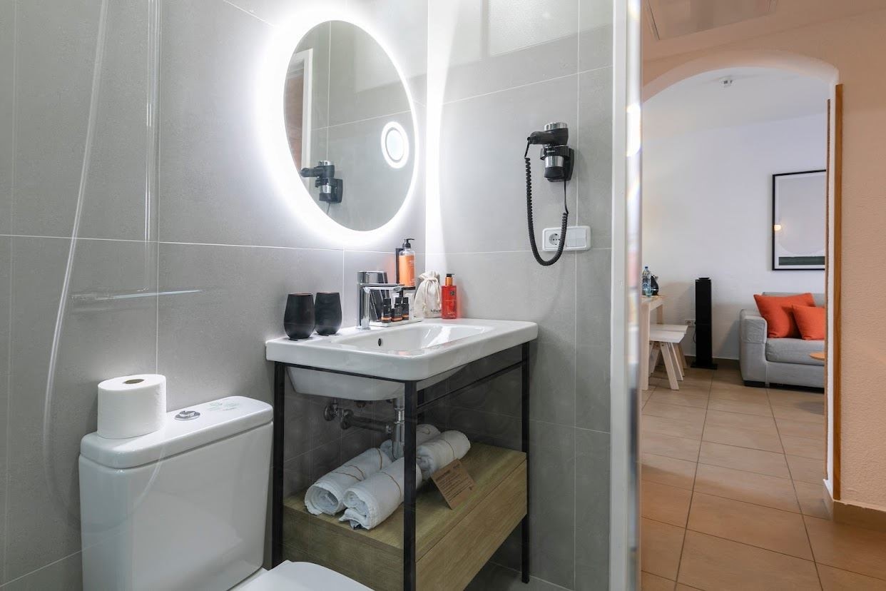 rooms-premier-suite-emblem-1-bedroom-with-terrace--sue1