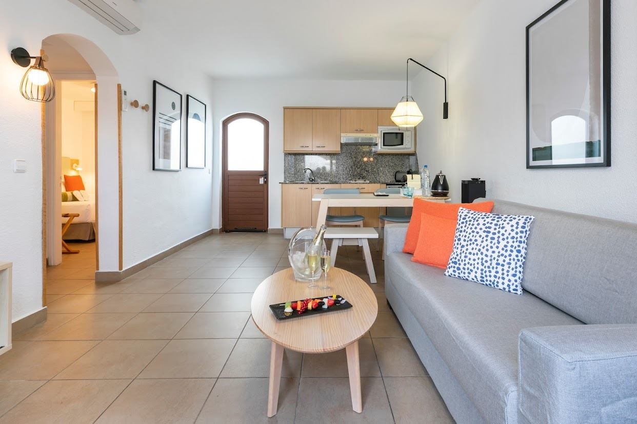 rooms-family-suite-emblem-2-bedrooms-with-terrace--sue2