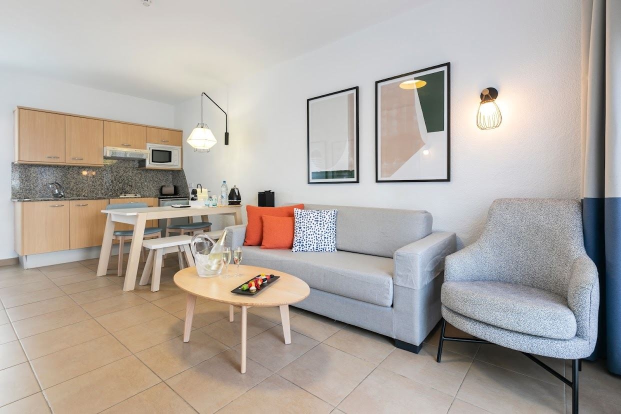 rooms-family-suite-emblem-2-bedrooms-with-terrace--sue2