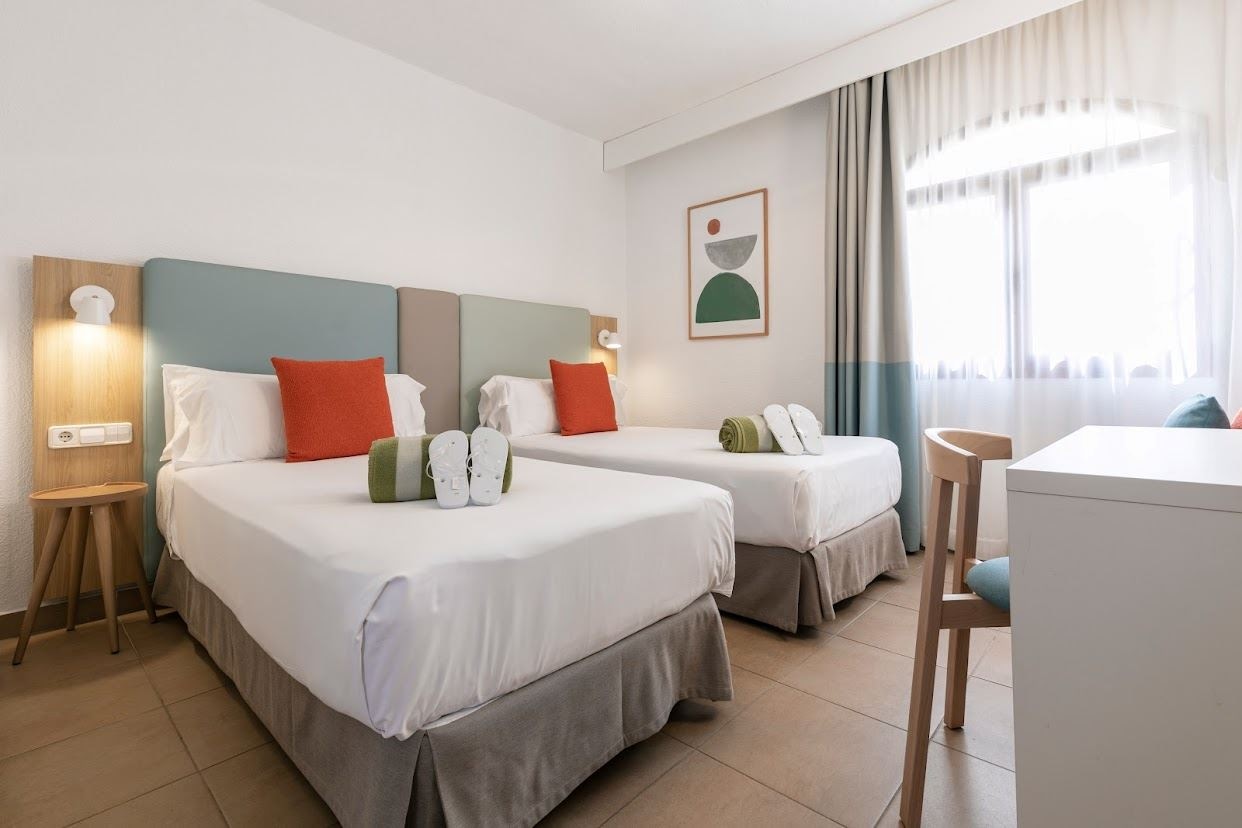 rooms-family-villa-emblem-2-bedrooms-with-terrace--v2