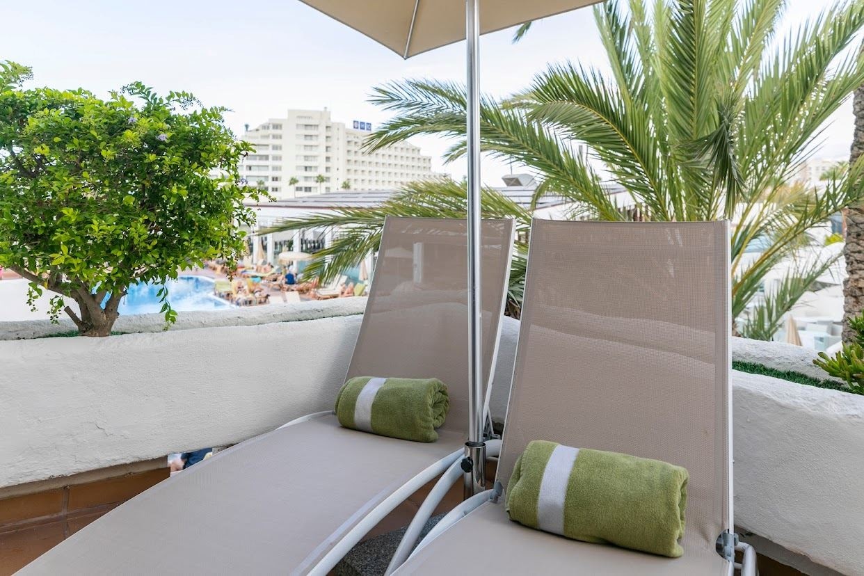 rooms-family-villa-emblem-2-bedrooms-with-terrace--v2