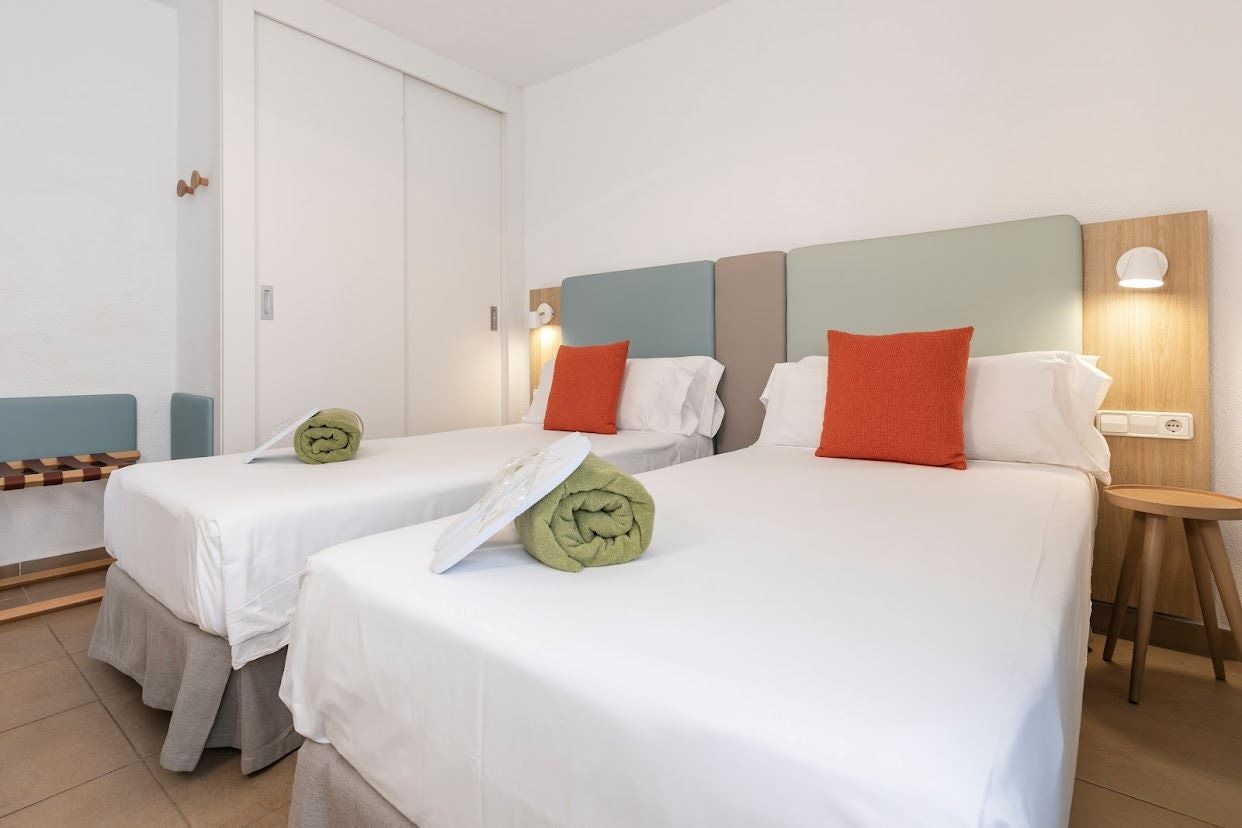 rooms-family-villa-emblem-2-bedrooms-with-terrace--v2