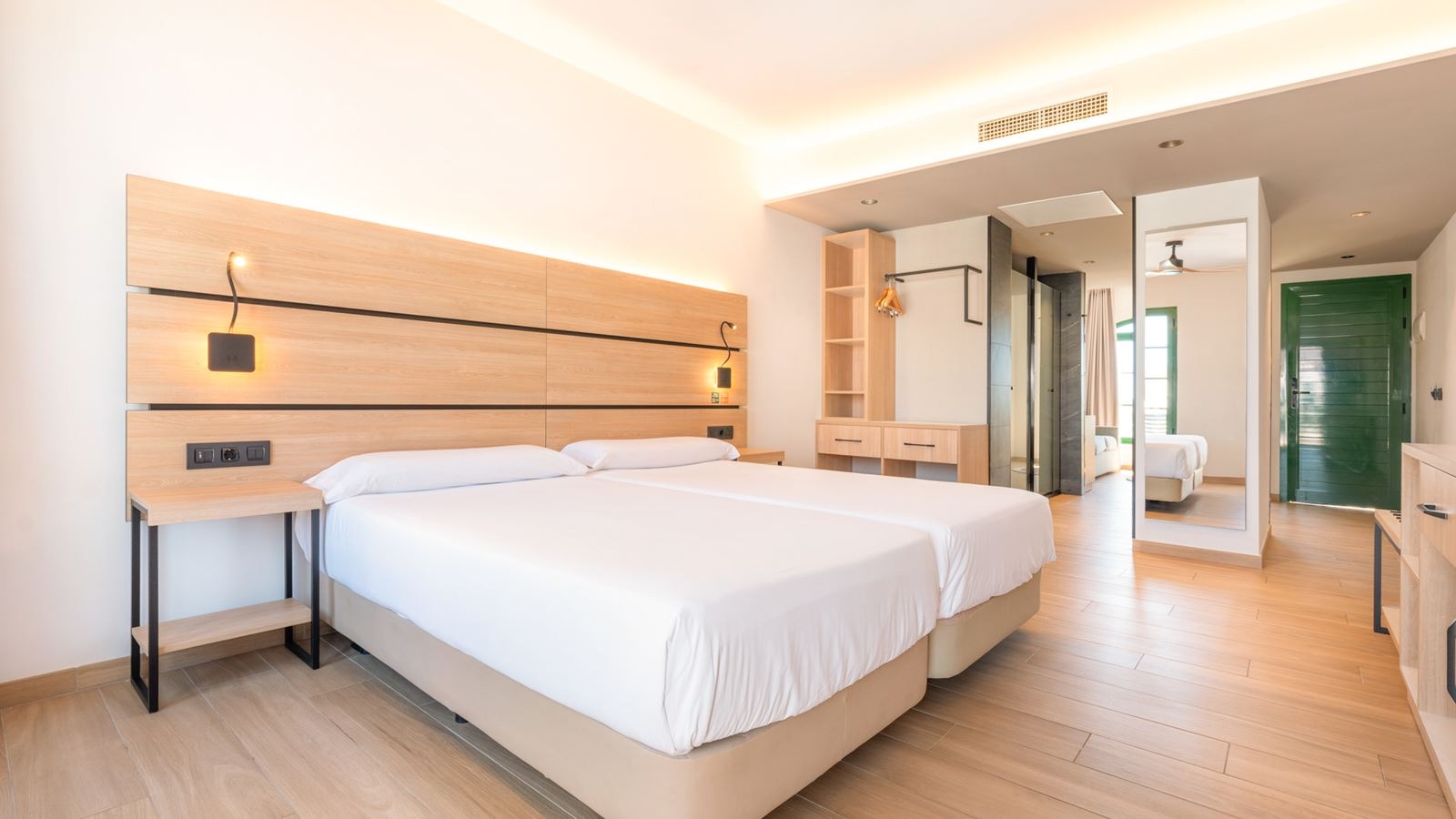 rooms-suite-with-pool-or-garden-view-and-terrace-suite