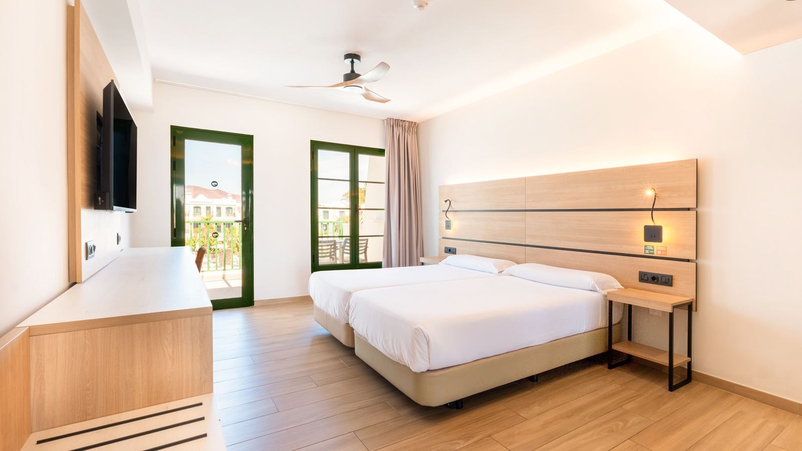 rooms-suite-with-pool-or-garden-view-and-terrace-suite