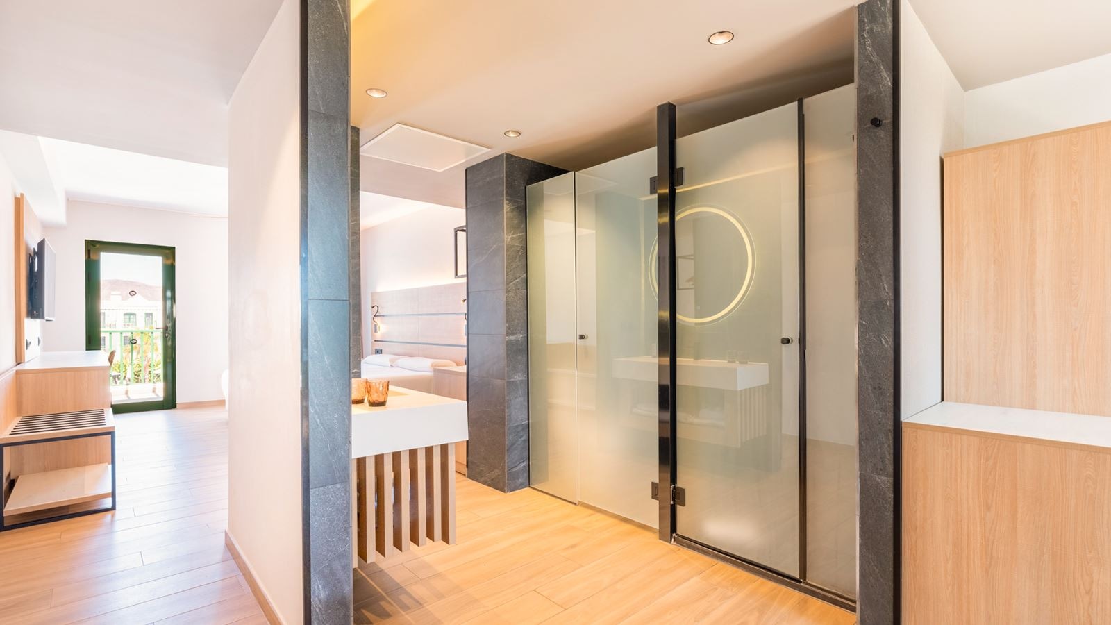 rooms-suite-with-pool-or-garden-view-and-terrace-suite