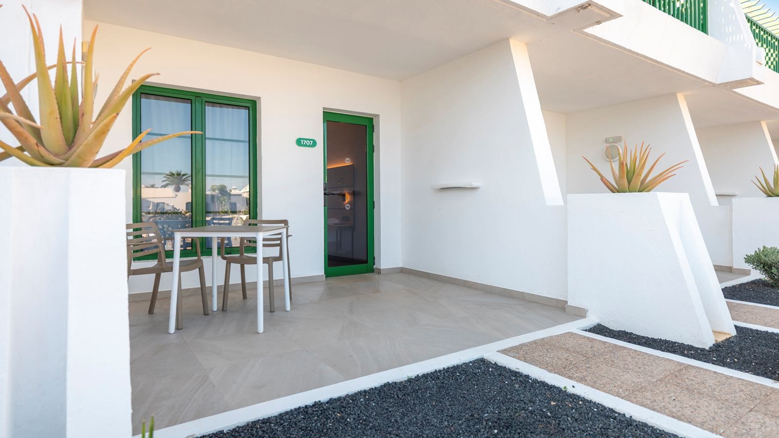 rooms-triple-room-superior-with-pool-or-garden-view-trl-sup