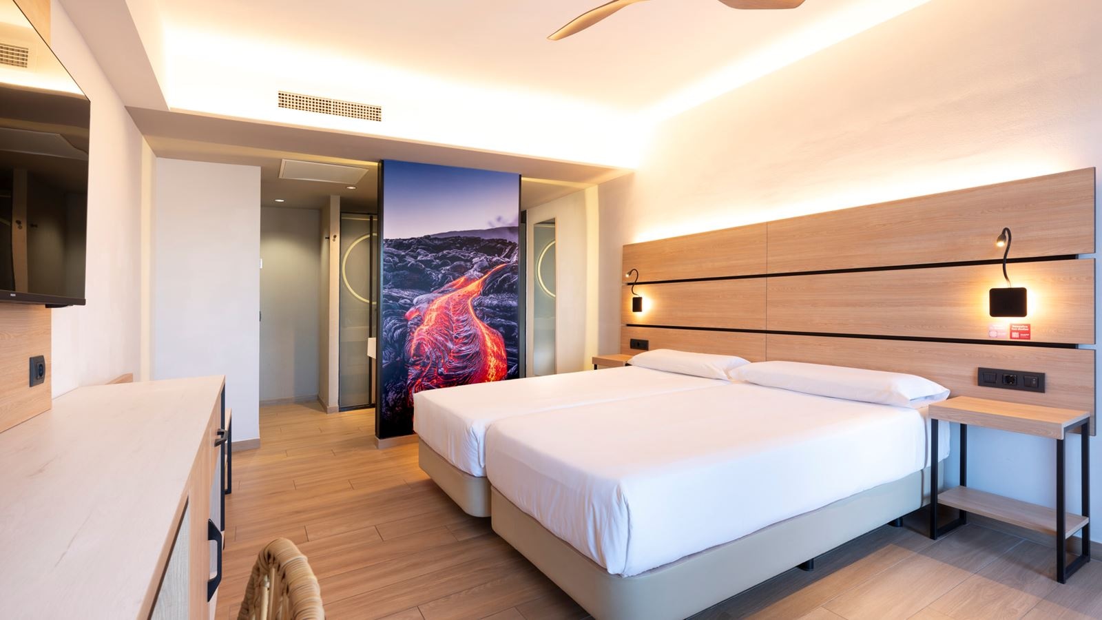 rooms-double-superior-room-with-pool-or-garden-view-dbl-sup